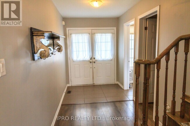8309 Tulip Tree Dr in Niagara Falls, ON - Building Photo - Building Photo