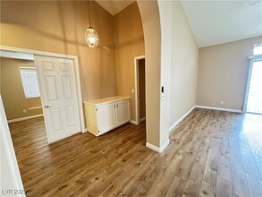 9744 Panorama Cliff Dr in Las Vegas, NV - Foto de edificio - Building Photo