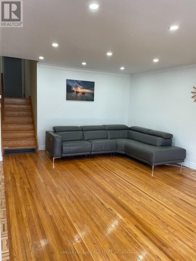 373 Rathburn Rd in Toronto, ON - Building Photo - Building Photo