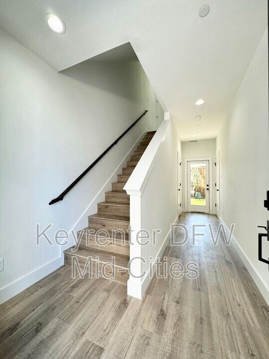 7311 Uloho Wy in Dallas, TX - Building Photo