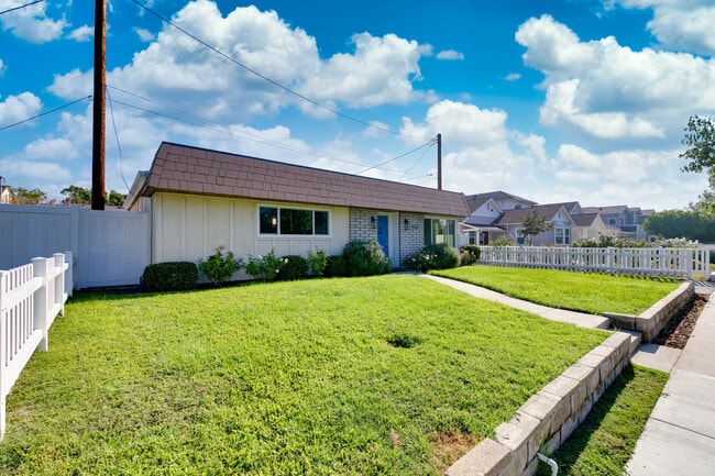 1138 N Valley St in Burbank, CA - Building Photo - Building Photo