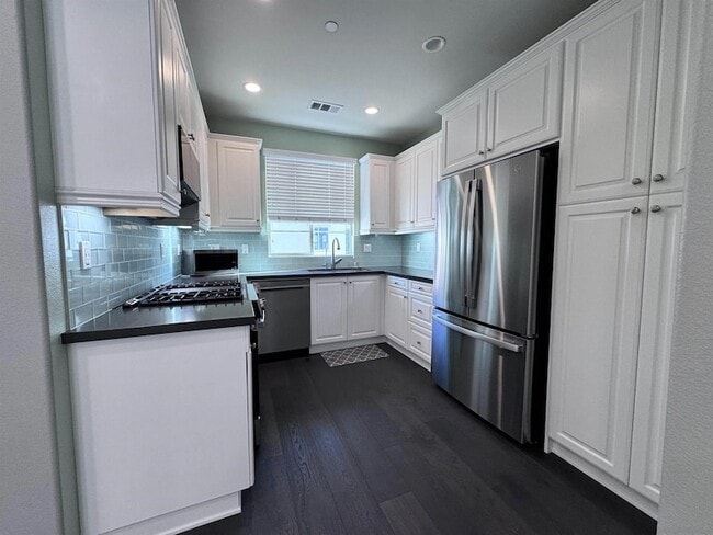 16172 Veridian Cir in San Diego, CA - Foto de edificio - Building Photo