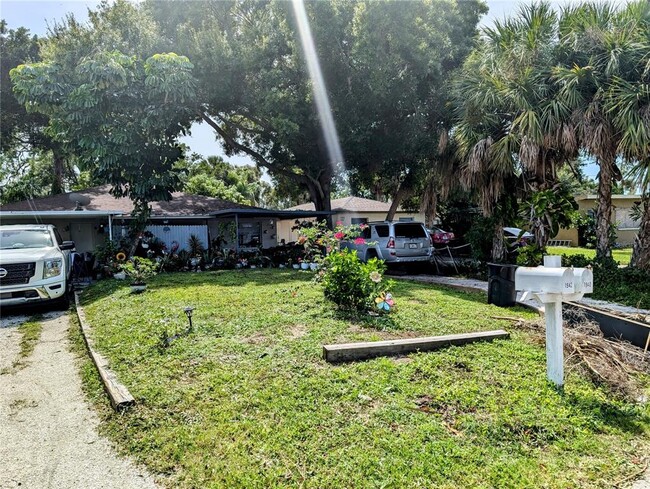 1940 Marbeth St in Sarasota, FL - Foto de edificio - Building Photo