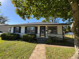 3008 Legion Park Dr in Owensboro, KY - Building Photo