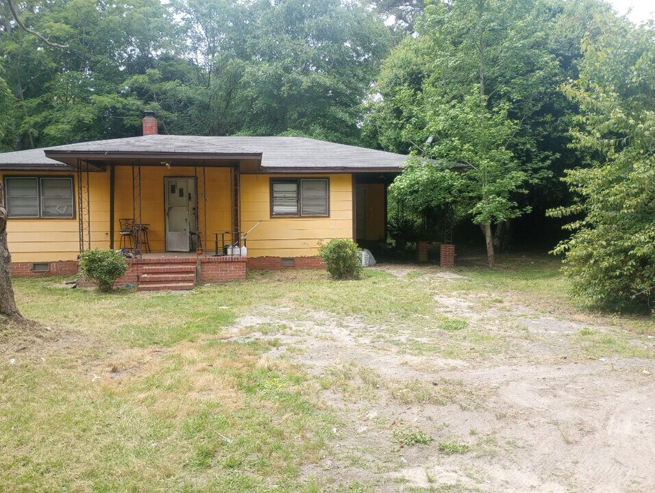 616 Springflowers Rd in Darlington, SC - Foto de edificio