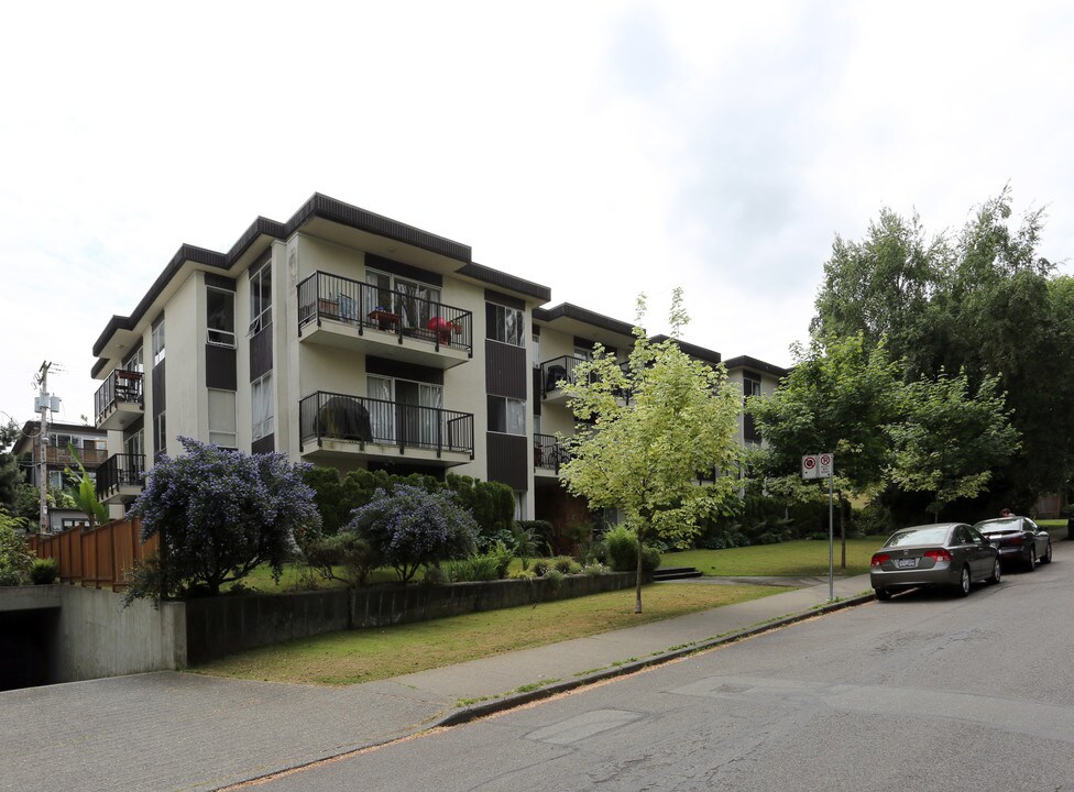 Cardinal Court in Vancouver, BC - Building Photo