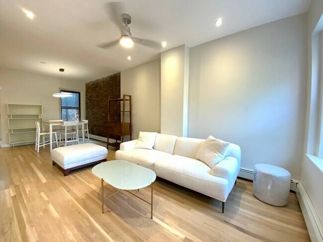 43 Irving St, Unit 3 in Boston, MA - Foto de edificio - Building Photo