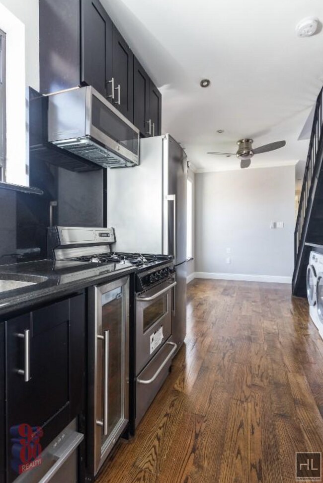 E 105TH ST., Unit 21 in New York, NY - Building Photo - Building Photo