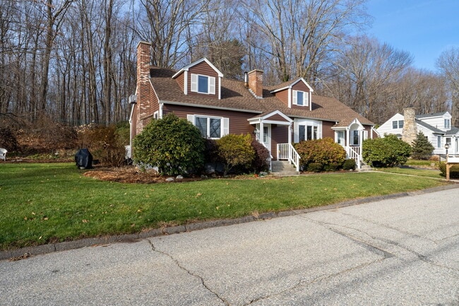 10 Woodland Ter 1 in Columbia, CT - Building Photo - Building Photo