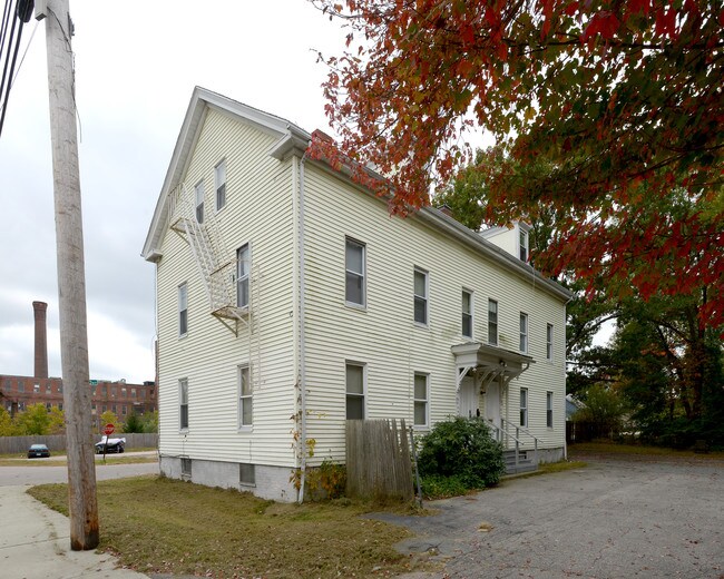 121-123 Central St in Warwick, RI - Building Photo - Building Photo