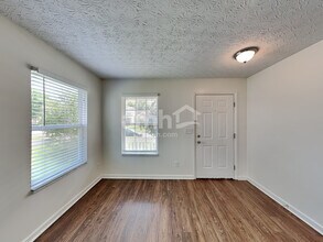 1521 McKinney Ln in Pataskala, OH - Building Photo - Building Photo