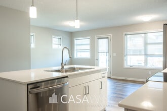 17223-1729A 9A Ave SW in Edmonton, AB - Building Photo - Building Photo