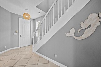 647 Castle Dr in Palm Beach Gardens, FL - Building Photo - Building Photo