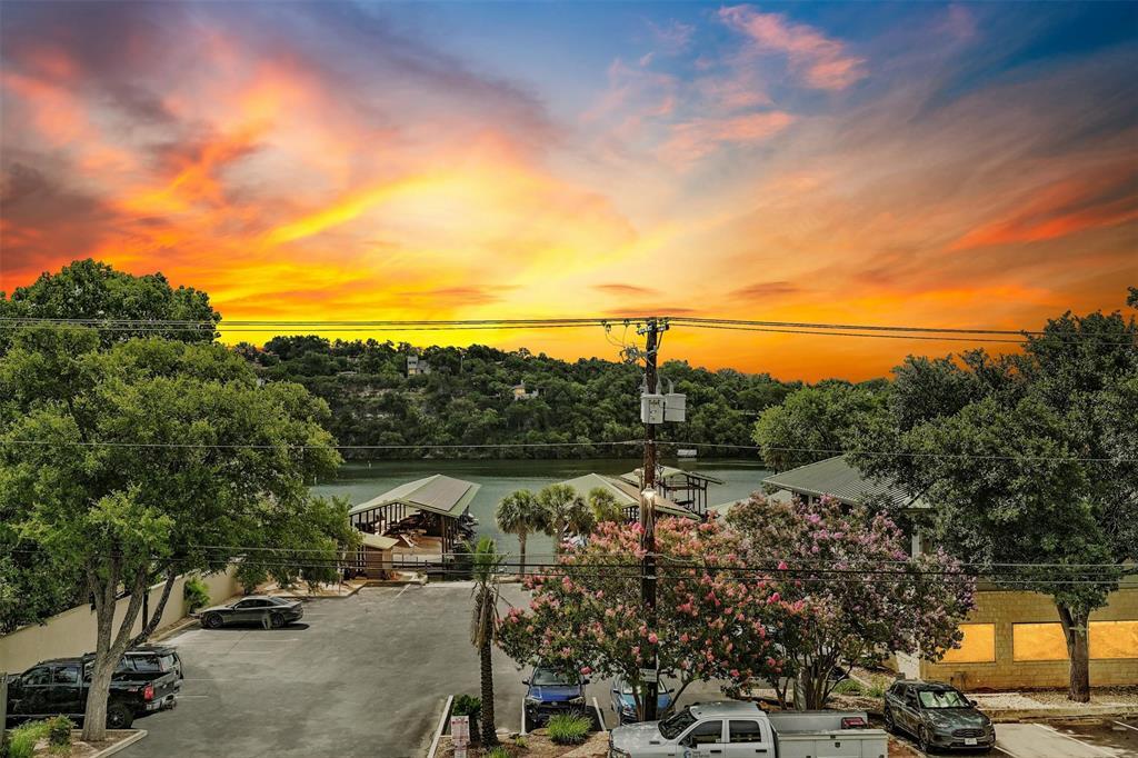 2226 Westlake Dr in Austin, TX - Building Photo