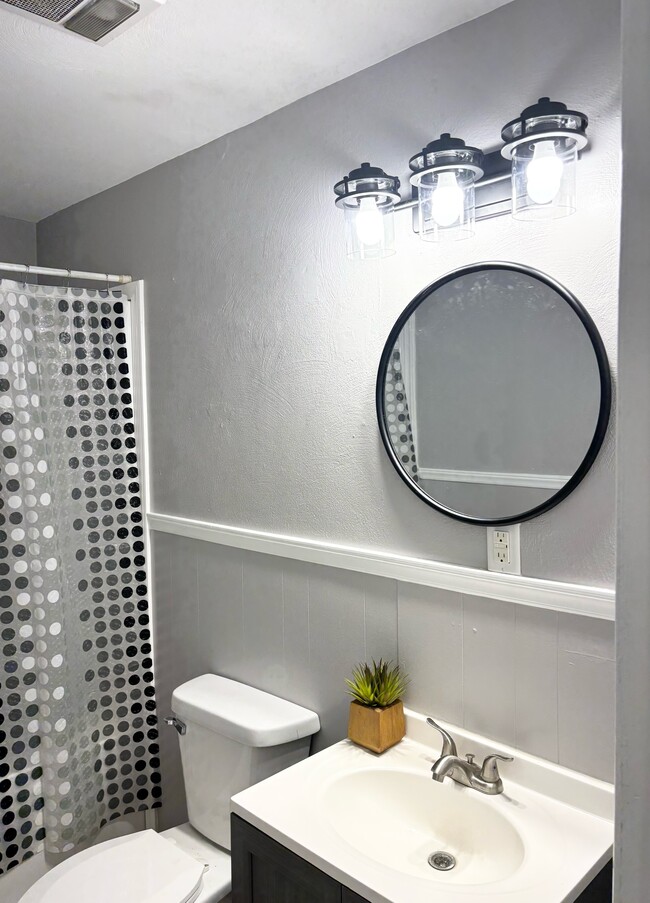 property at 226-226 N Birchwood Dr