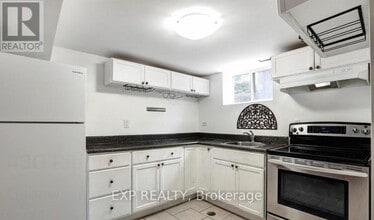 430 Ridgeway Ave in Oshawa, ON - Building Photo - Building Photo