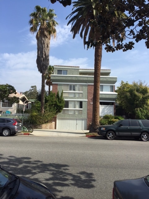 1251 Euclid St in Santa Monica, CA - Foto de edificio - Building Photo