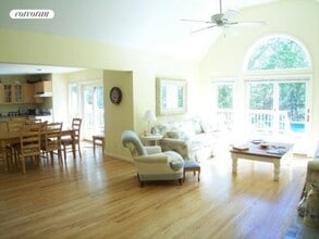 100 Old Stone Hwy in East Hampton, NY - Building Photo - Building Photo