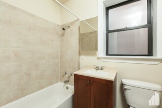 1340 N Dearborn St, Unit 308 in Chicago, IL - Building Photo - Building Photo