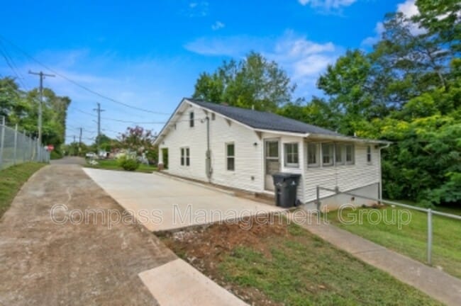 3201 Davenport Rd in Knoxville, TN - Building Photo - Building Photo