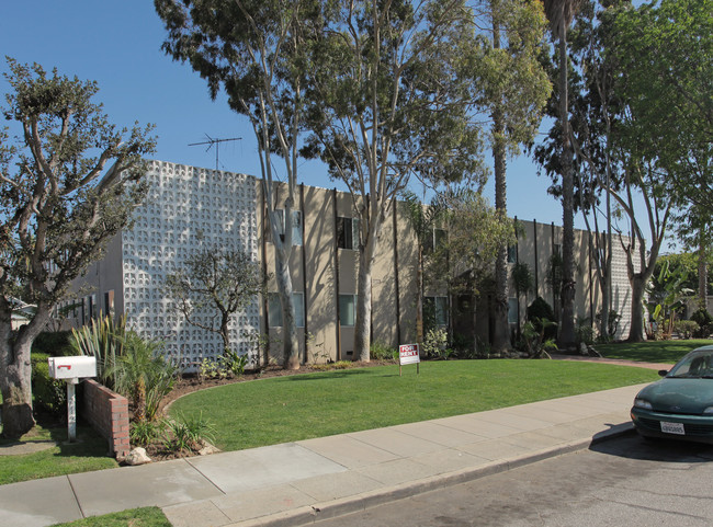 Amapola Gardens Apartments in Torrance, CA - Building Photo - Building Photo