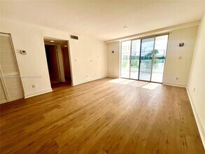 770 Claughton Island Dr, Unit 406 in Miami, FL - Foto de edificio - Building Photo