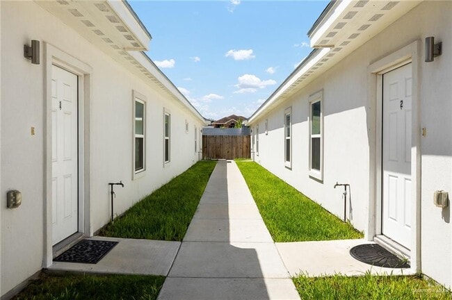 4709 Magnolia Ave in McAllen, TX - Building Photo - Building Photo