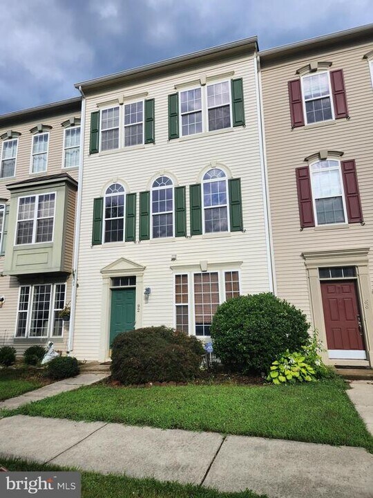 92 Davis St in Charles Town, WV - Building Photo