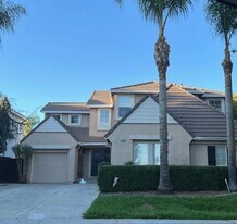 1300 Eastlake Cir in Tracy, CA - Building Photo