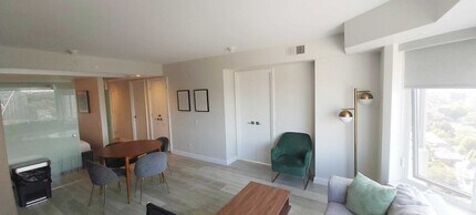 158 Cumberland St, Unit SI ID1380539P in Toronto, ON - Building Photo - Building Photo