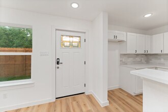 7652 Fawnridge Dr in Houston, TX - Foto de edificio - Building Photo