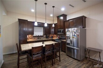 16 E Imperial Oaks Dr in Alton, TX - Building Photo - Building Photo