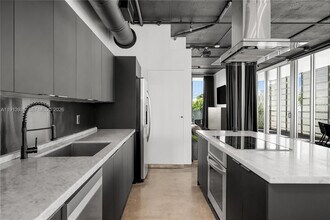 1700 Meridian Ave in Miami Beach, FL - Building Photo - Building Photo