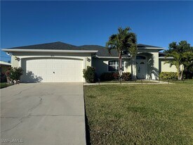 911 SE 21st Ln in Cape Coral, FL - Building Photo