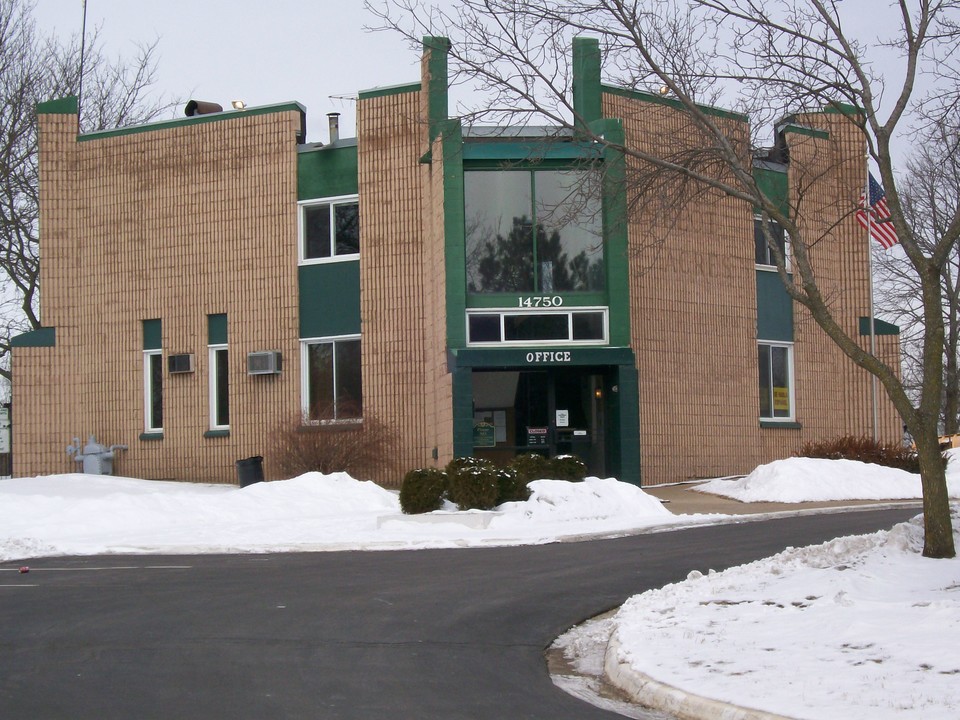 Camelot Acres in Burnsville, MN - Building Photo