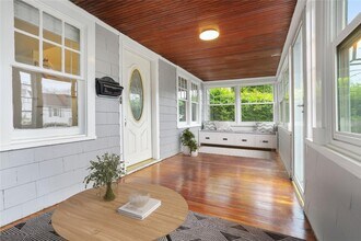 19 Deane Pl in Larchmont, NY - Building Photo - Building Photo