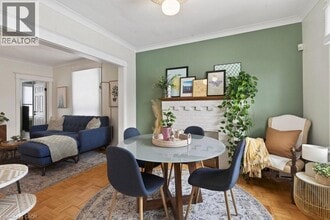 19 Huxley Ave N in Hamilton, ON - Building Photo - Building Photo