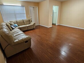 580 Egret Dr in Hallandale Beach, FL - Building Photo - Building Photo