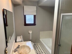 194 Boncroft Dr in West Seneca, NY - Foto de edificio - Building Photo