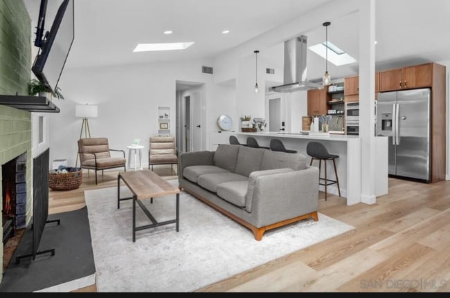 property at 9542 Larrabee Ave