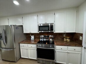 963 La Mesa Terrace in Sunnyvale, CA - Building Photo - Building Photo