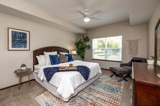 Sierra Pointe Apartments in West Des Moines, IA - Building Photo - Interior Photo