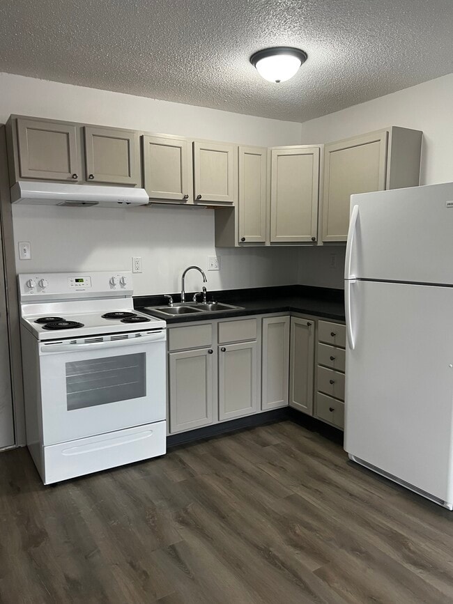 Lakewood Hills Apartments