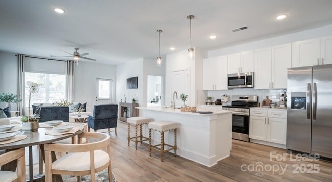 1302 Dallas Cherryville Hwy in Dallas, NC - Building Photo - Building Photo