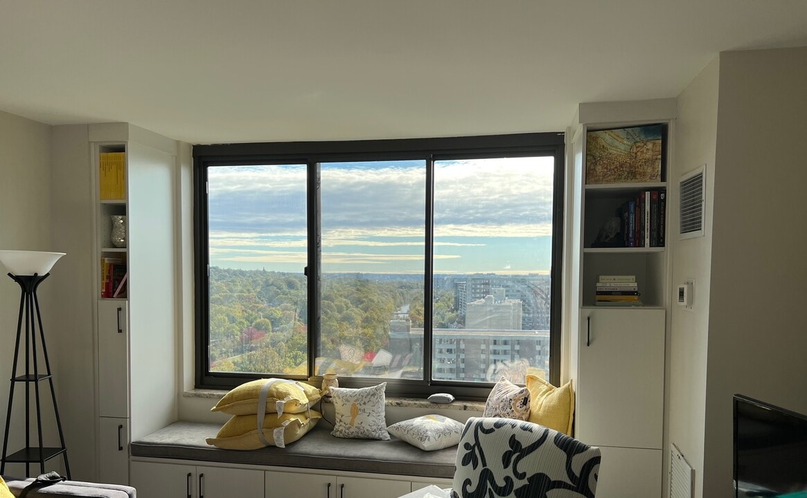 5500 Holmes Run Pky, Unit 1413 in Alexandria, VA - Foto de edificio