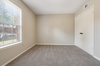 ReNew Bartlett Village in Memphis, TN - Foto de edificio - Building Photo