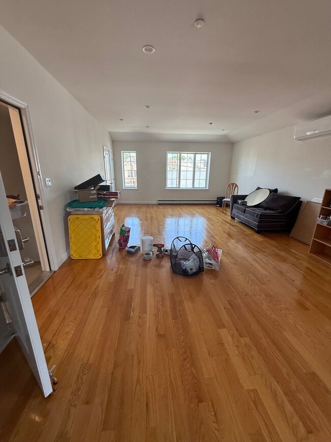 226 Bay 13th St, Unit 3 in Brooklyn, NY - Building Photo - Building Photo