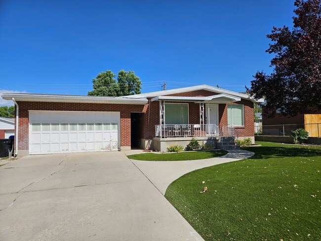 173 E 1050 N in Bountiful, UT - Building Photo - Building Photo