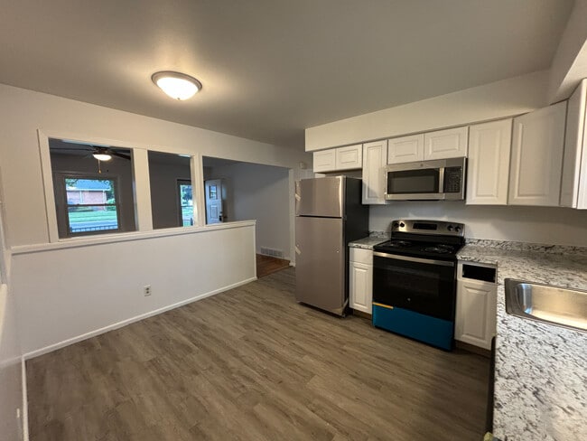 property at 1216 N Pontiac Dr