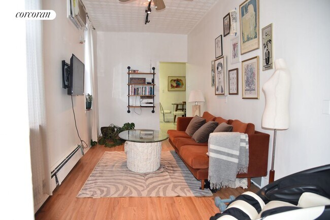 393 Manhattan Ave in Brooklyn, NY - Building Photo - Building Photo